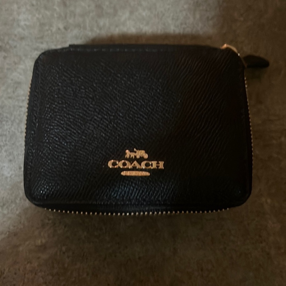 Coach pill organizer